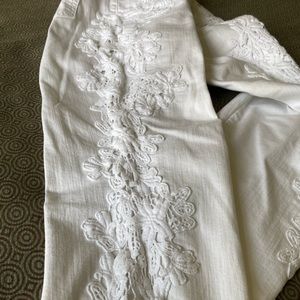 Chico’s White Floral Appliqué Ankle Jean